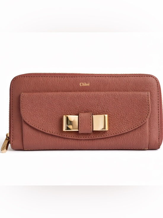 Chloe Handbags - Chloé Lily Bow Zippy Wallet Pink Mauve Pebbled Leather Gold Logo Dusty Rose